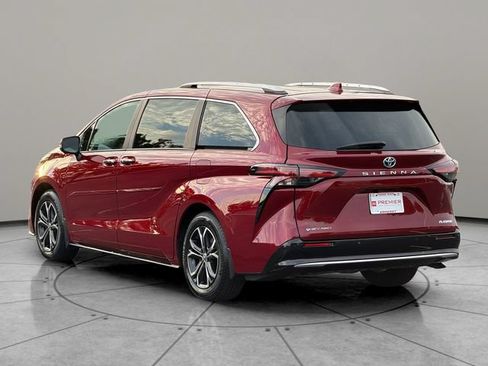 Certified 2025 Toyota Sienna Platinum AWD/4WD image 4