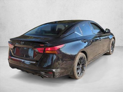 Used 2023 Nissan Altima 2.5 SR w/ SR Premium Package FWD image 5