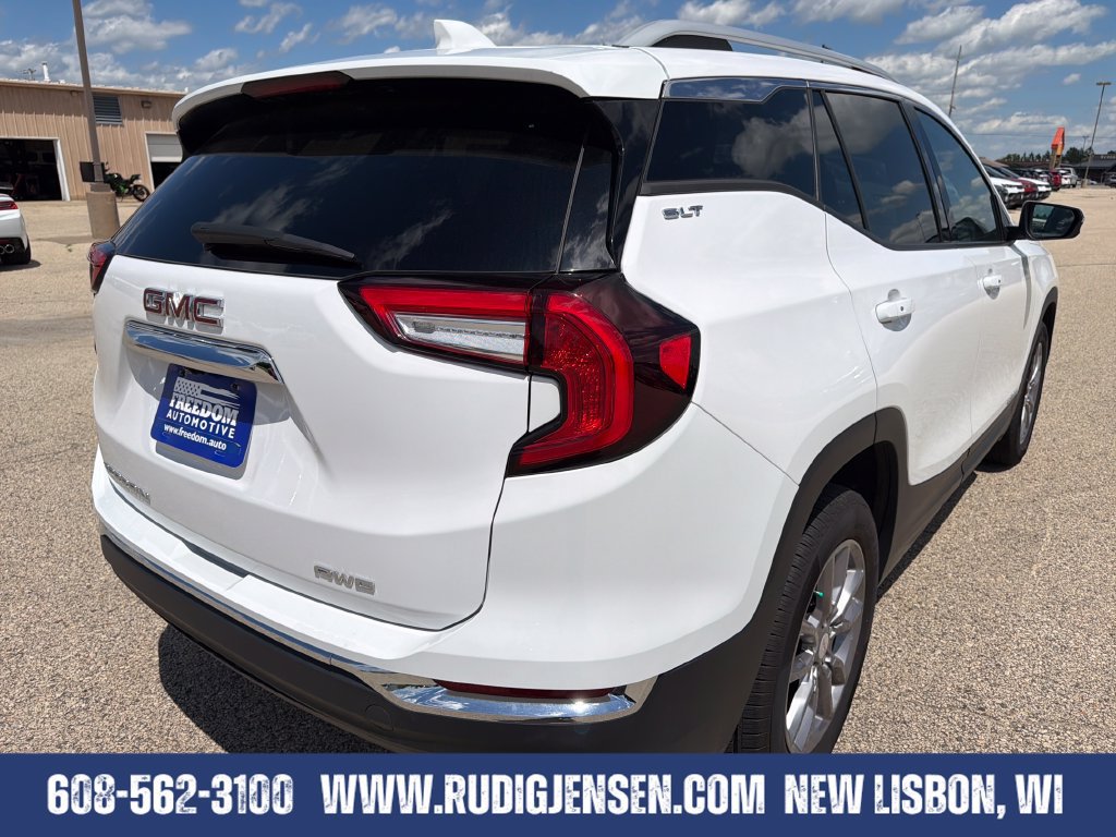 Used 2024 GMC Terrain SLT AWD/4WD image 5