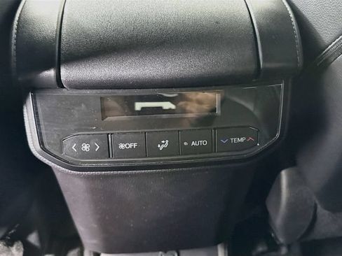 Certified 2025 Toyota Highlander XLE FWD image 27