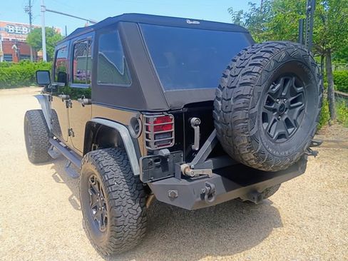 Used 2015 Jeep Wrangler Unlimited Sport w/ Quick Order Package 24S AWD/4WD image 9