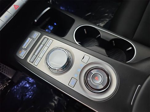 Used 2024 Genesis GV70 2.5T w/ Sport Prestige Package image 38