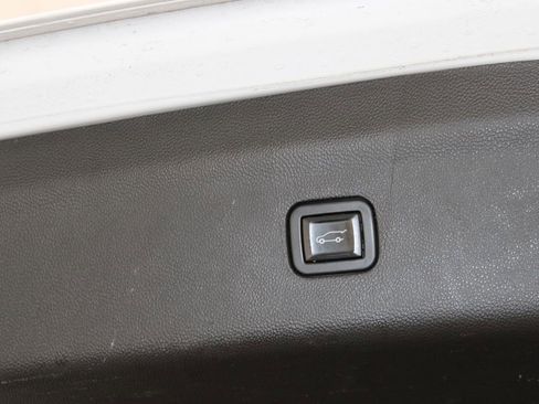 Used 2023 Buick Enclave Essence image 33