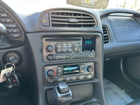 Used 2004 Chevrolet Corvette Coupe image 21