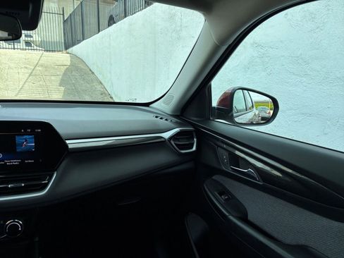 Used 2025 Chevrolet TrailBlazer LT image 34