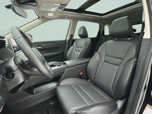 Used 2024 Nissan Rogue SV w/ SV Premium Package AWD/4WD image 14