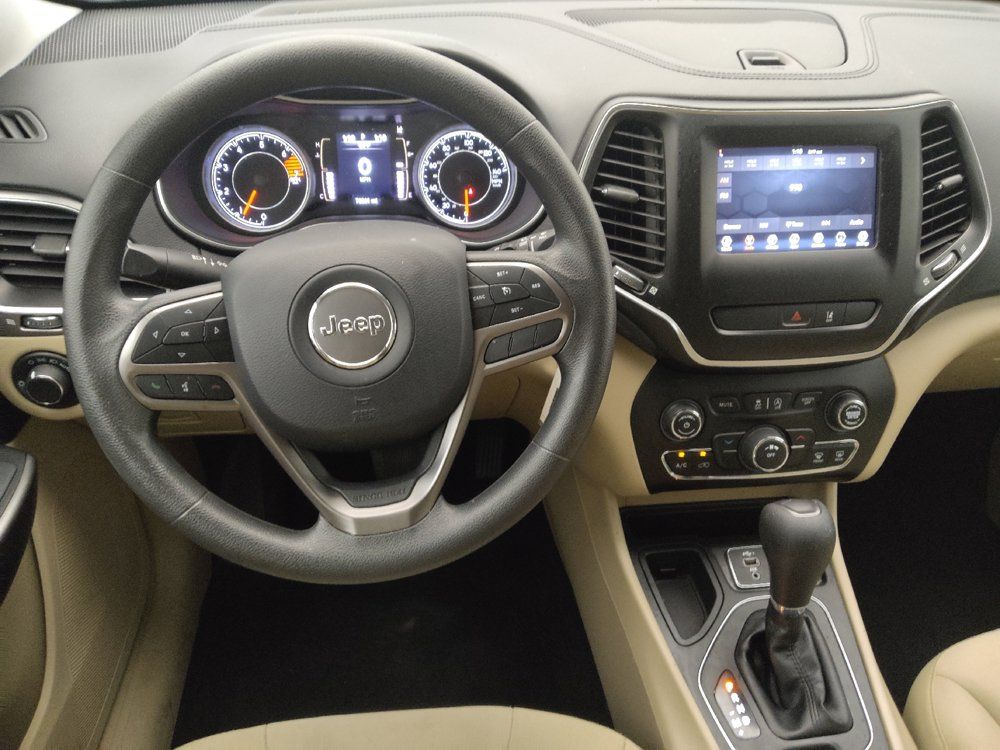 Used 2021 Jeep Cherokee Latitude FWD image 22