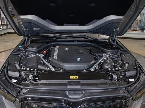 New 2026 BMW 550e xDrive w/ Premium Package image 5