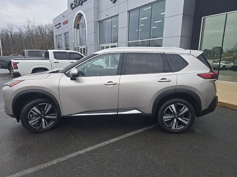 Used 2023 Nissan Rogue SL w/ SL Premium Package image 8