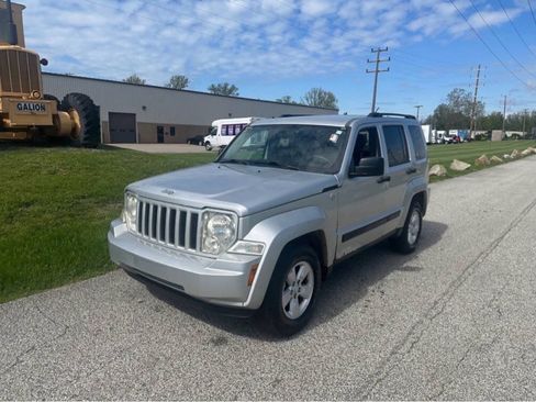 Used 2010 Jeep Liberty Sport w/ Popular Equipment Group AWD/4WD image 3