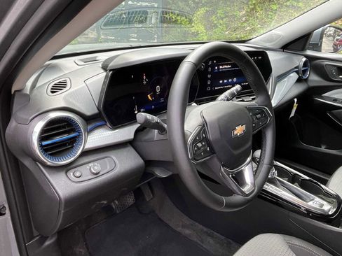 Used 2025 Chevrolet Trax LT w/ Driver Confidence Package image 10
