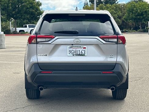 Certified 2023 Toyota RAV4 LE AWD/4WD image 5