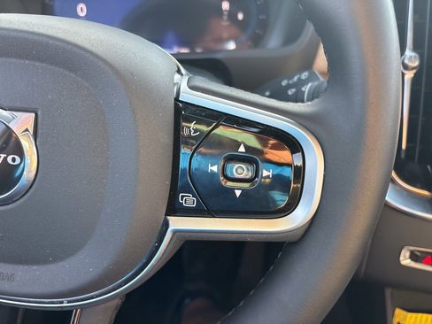 Used 2025 Volvo XC90 B6 Plus image 24