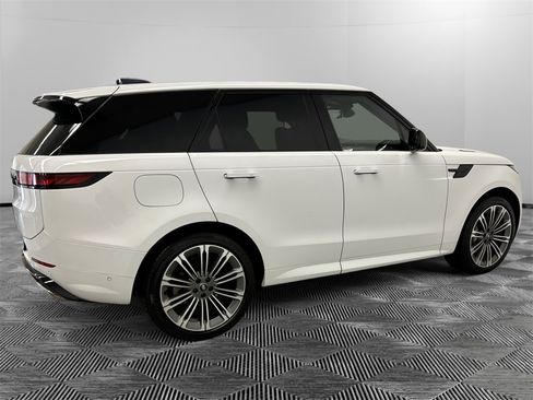 Used 2025 Land Rover Range Rover Sport Dynamic SE image 6