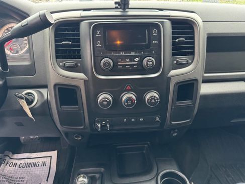 Used 2013 RAM 2500 Tradesman w/ Chrome Appearance Group image 13