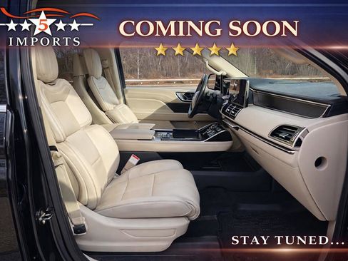 Used 2018 Lincoln Navigator Reserve image 2