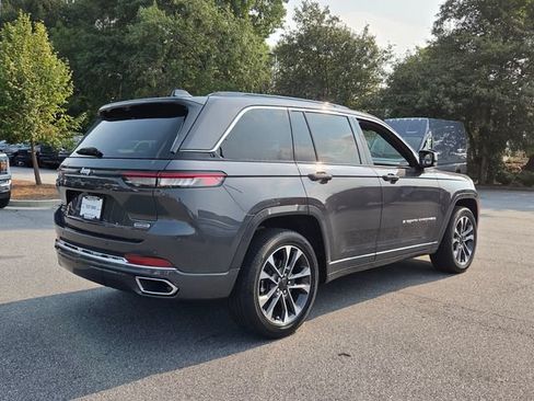 Used 2025 Jeep Grand Cherokee Overland w/ Luxury Tech Group IV AWD/4WD image 9