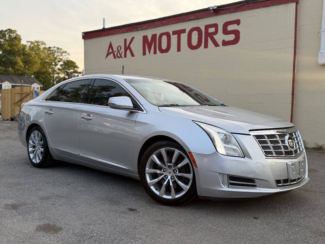 Used 2015 Cadillac XTS Luxury AWD/4WD image 1