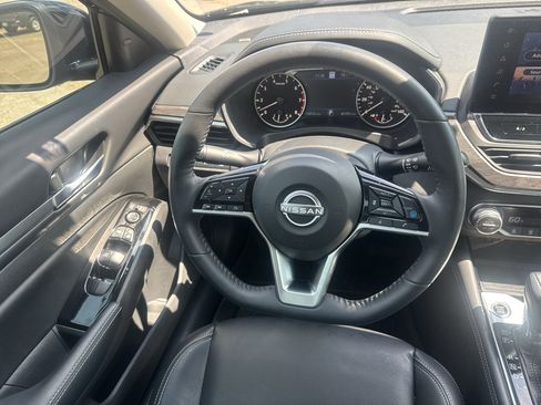 Used 2024 Nissan Altima 2.5 SL FWD image 13