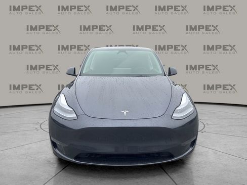 Used 2024 Tesla Model Y Long Range RWD image 8