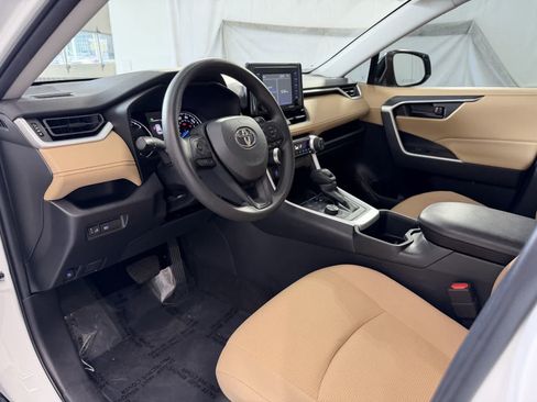Used 2022 Toyota RAV4 LE AWD/4WD image 9