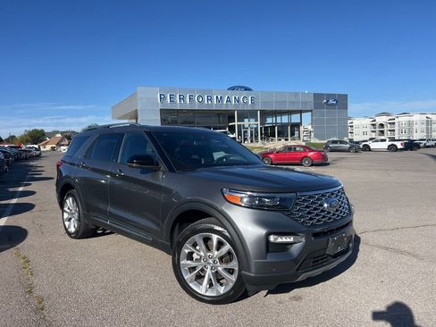 Used 2023 Ford Explorer Platinum w/ Technology Package AWD/4WD image 2
