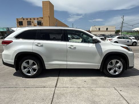 Used 2018 Toyota Highlander Limited Platinum AWD/4WD image 16