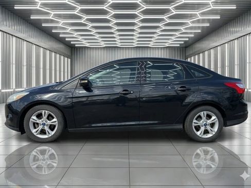 Used 2014 Ford Focus SE FWD image 2