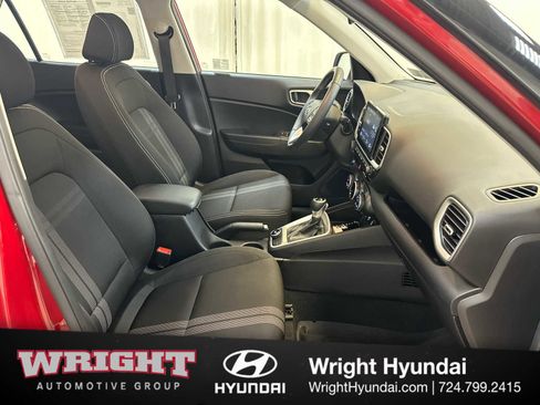 Certified 2025 Hyundai Venue SEL image 18