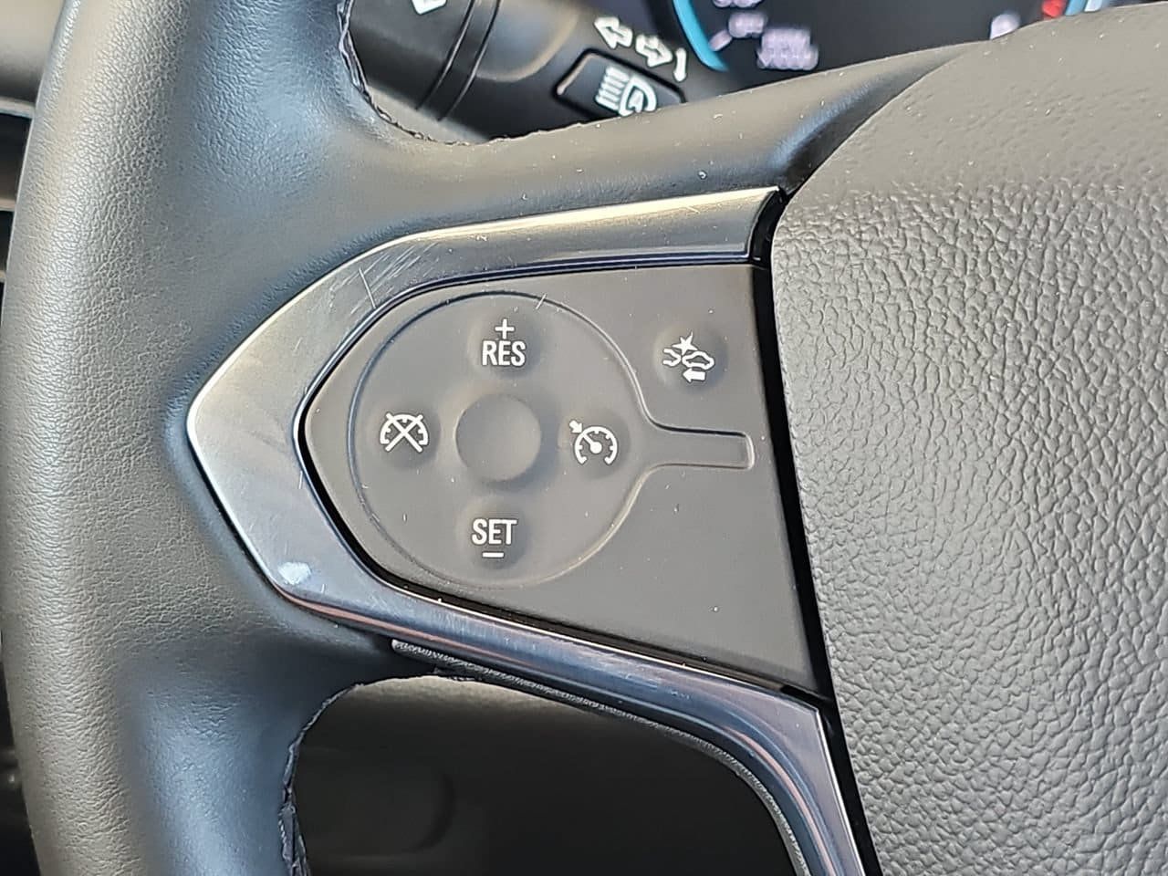 Certified 2023 Chevrolet Traverse LT FWD image 23