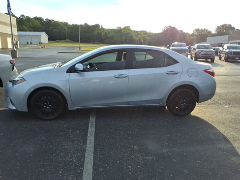 Used 2016 Toyota Corolla LE FWD image 3