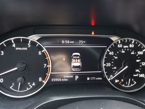 Used 2024 Nissan Rogue SV FWD image 9