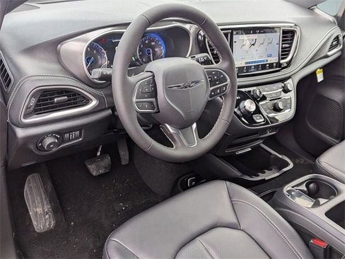 New 2026 Chrysler Pacifica Select image 11