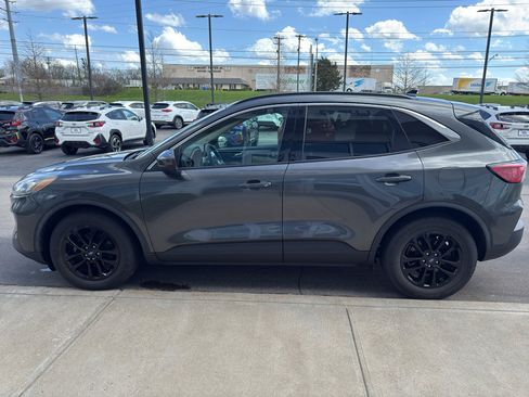 Used 2020 Ford Escape SE image 6