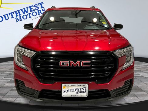 Used 2024 GMC Terrain SLE w/ Driver Convenience Package AWD/4WD image 2