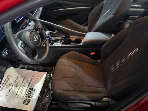 New 2025 Hyundai Elantra SEL image 10