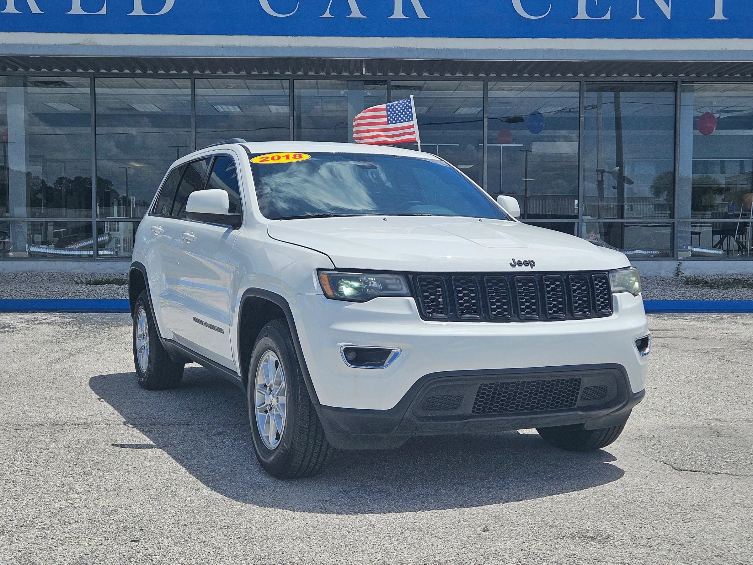 Used 2018 Jeep Grand Cherokee Laredo AWD/4WD image 10