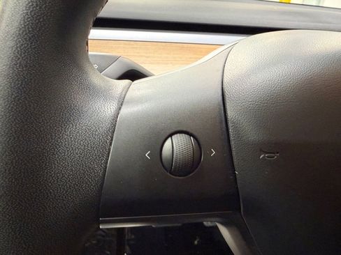 Used 2020 Tesla Model Y Long Range image 26