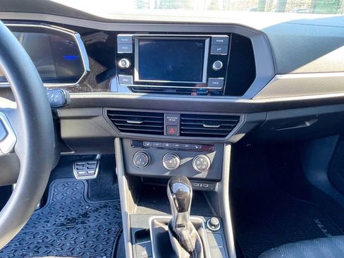 Used 2024 Volkswagen Jetta Sport image 12