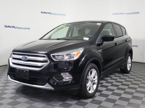 Used 2017 Ford Escape SE w/ SE Cold Weather Package AWD/4WD image 11