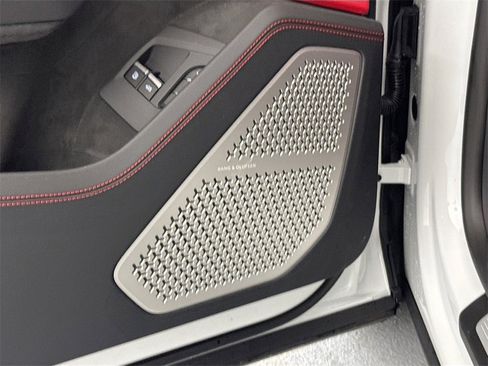 Used 2025 Lamborghini Urus SE image 19