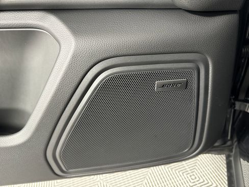 Certified 2025 Porsche Macan AWD/4WD image 14