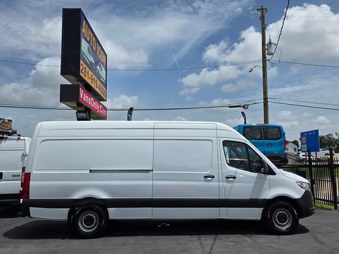 Used 2021 Mercedes-Benz Sprinter 2500 image 3