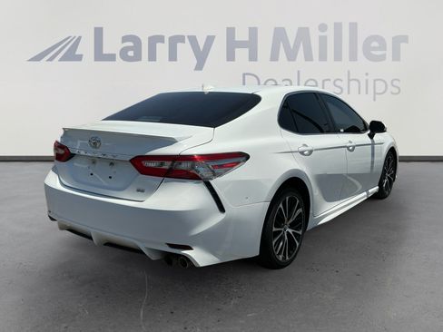 Used 2020 Toyota Camry SE FWD image 5