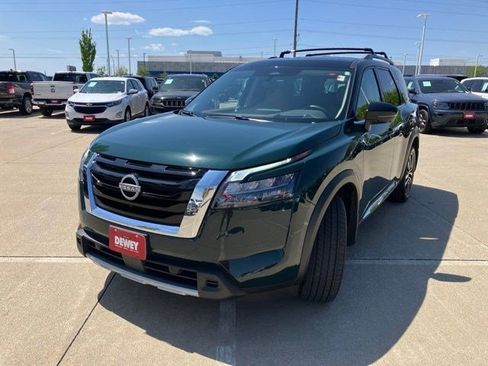 Used 2025 Nissan Pathfinder Platinum w/ Cargo Package AWD/4WD image 3