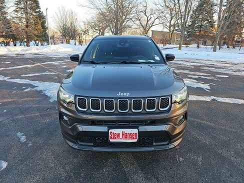Used 2023 Jeep Compass Latitude image 9