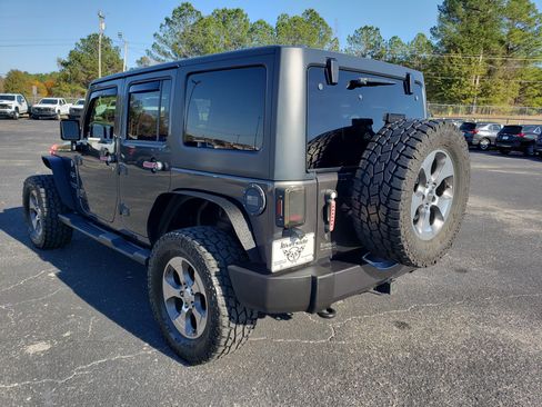 Used 2016 Jeep Wrangler Unlimited Sahara image 4