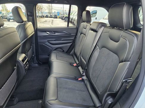 New 2025 Jeep Grand Cherokee Altitude AWD/4WD image 29