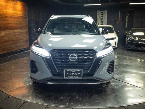 Used 2024 Nissan Kicks SR w/ SR Premium Package FWD image 4