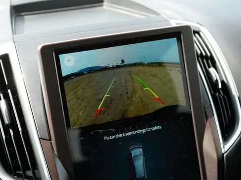Used 2021 Ford Edge Titanium FWD image 18